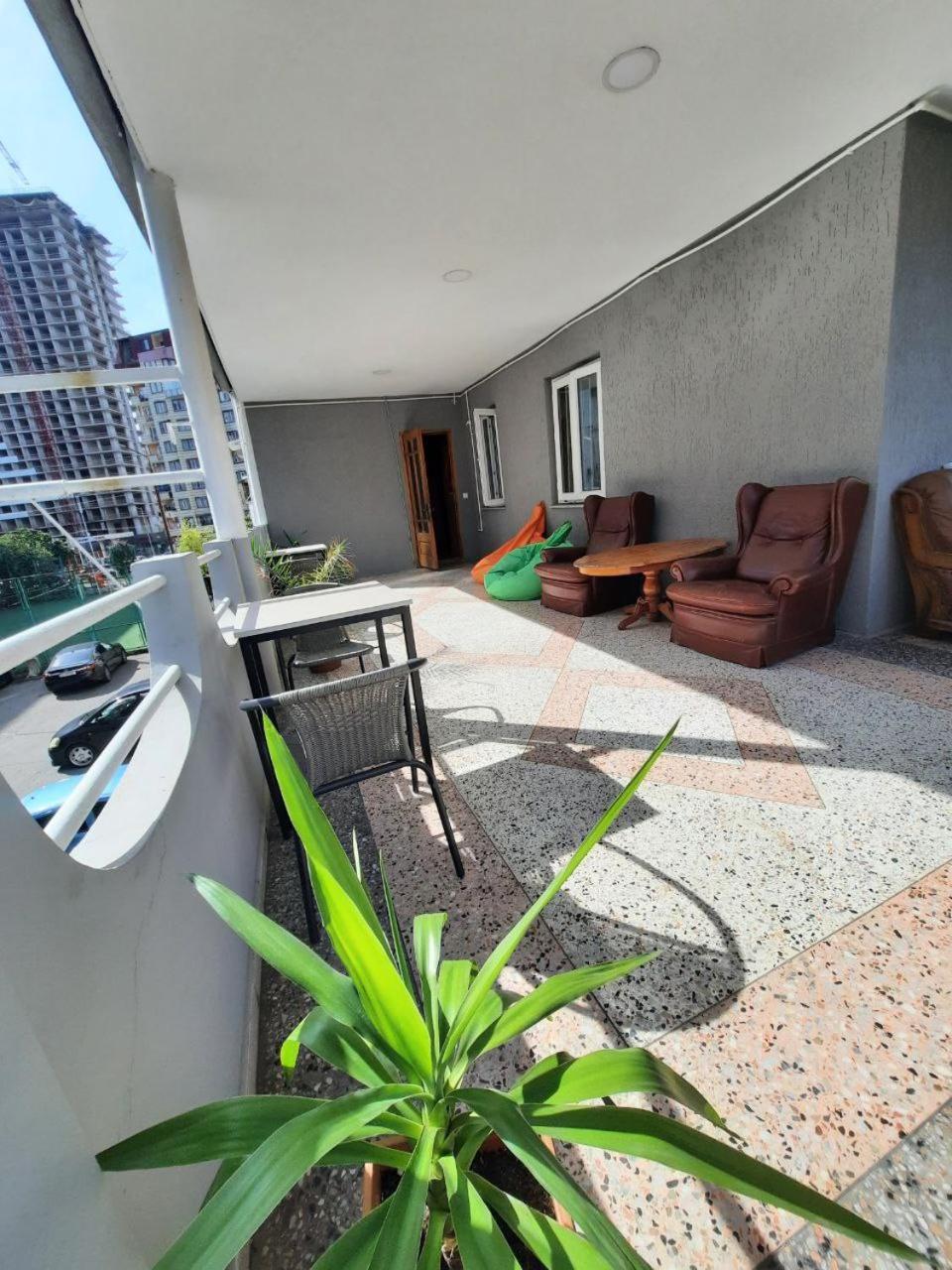 Palm Hostel Batumi Exterior photo
